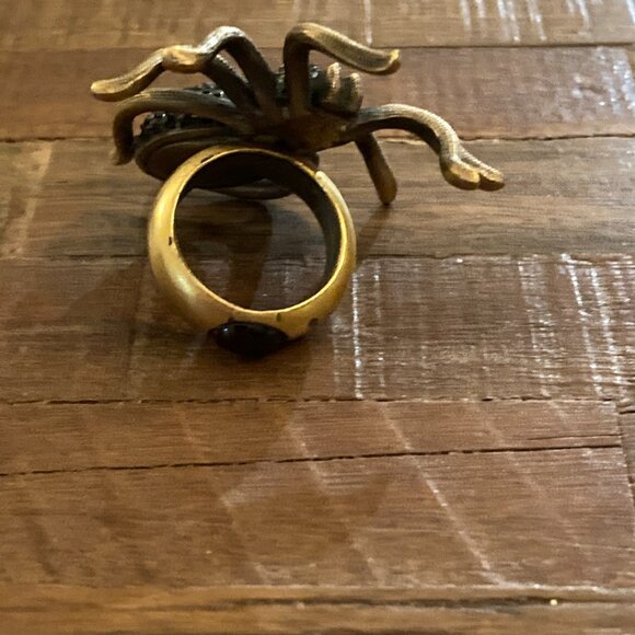V. RARE 90's Linda Levinson Matte Gold, Rhinestone & Garnet Spider Ring, signed. - Picture 6 of 11